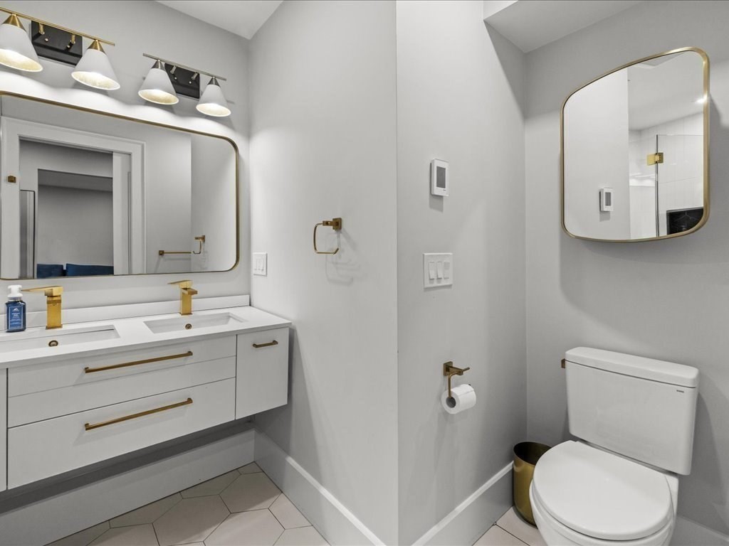 760 E Broadway Unit: U:2