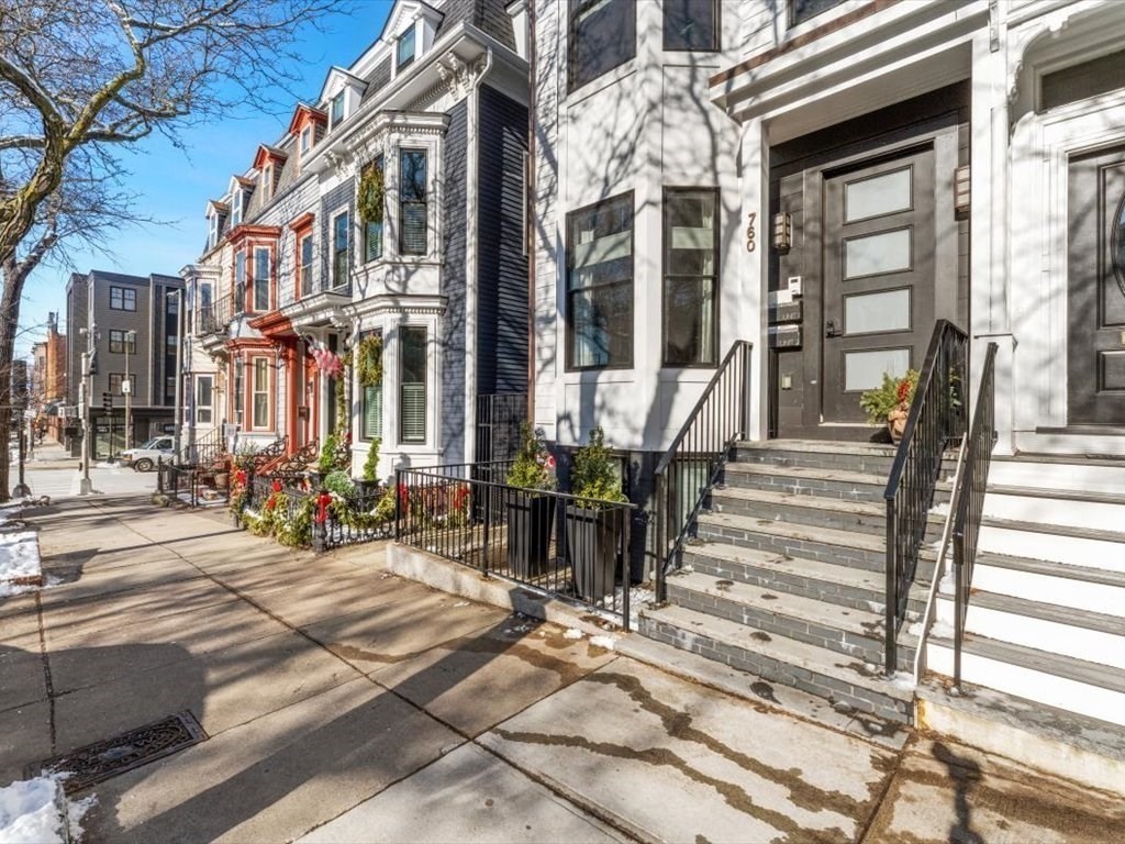 760 E Broadway Unit: U:2