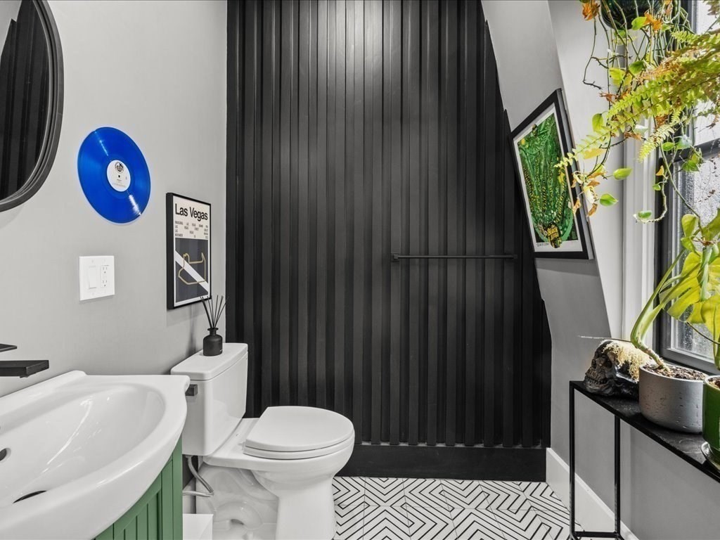 760 E Broadway Unit: U:2