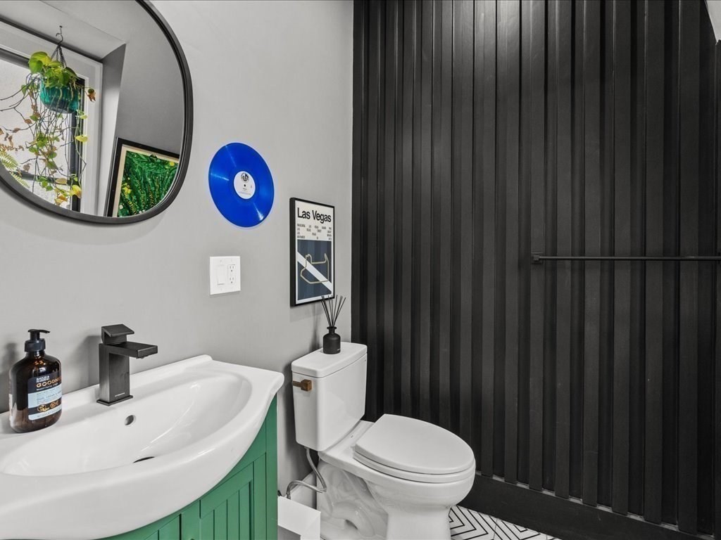 760 E Broadway Unit: U:2