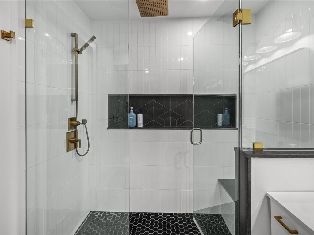 760 E Broadway Unit: U:2