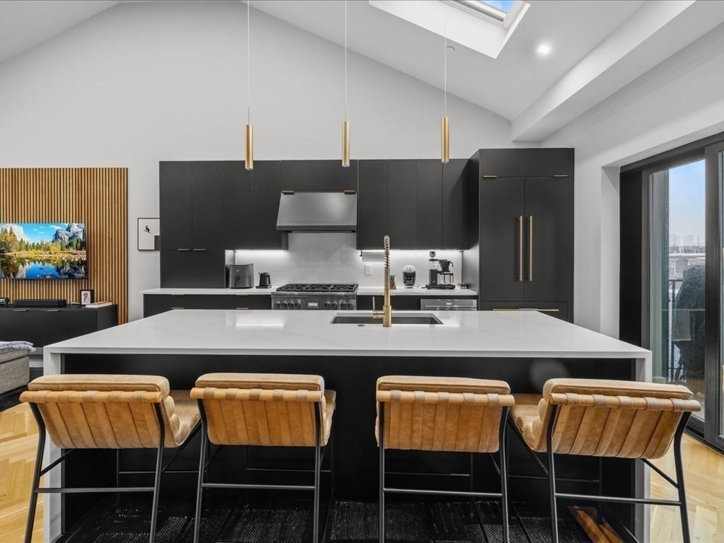 760 E Broadway Unit: U:2