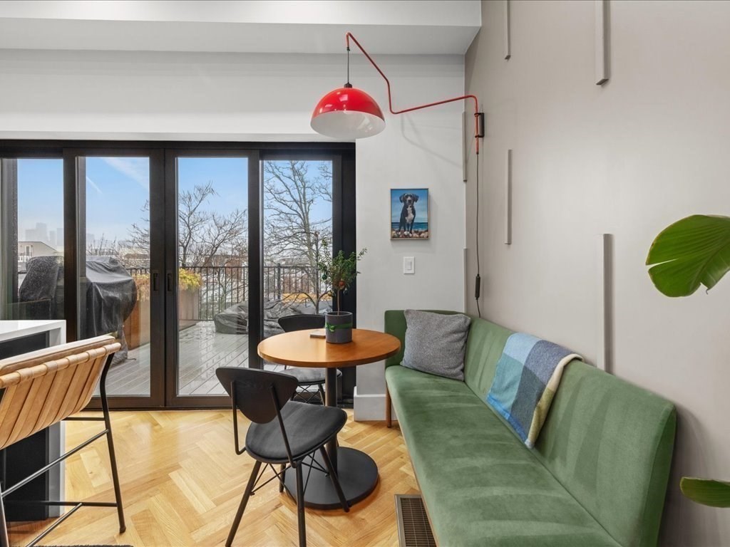 760 E Broadway Unit: U:2