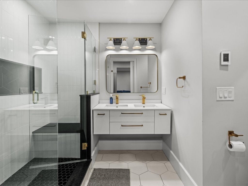 760 E Broadway Unit: U:2