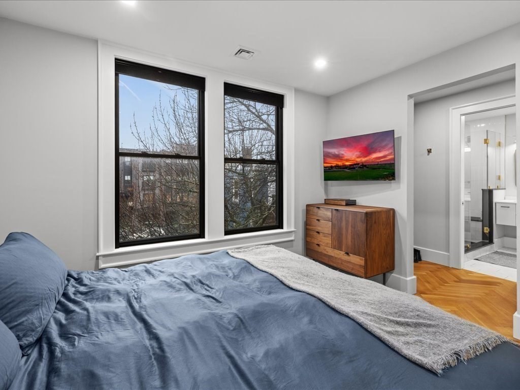 760 E Broadway Unit: U:2