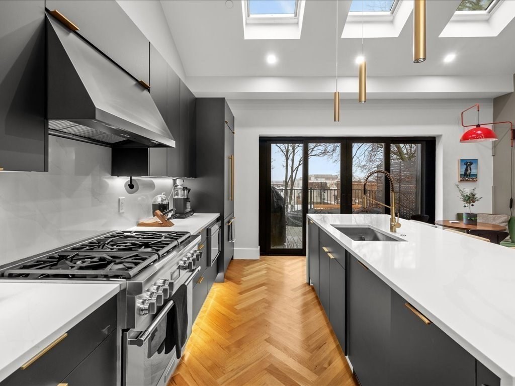 760 E Broadway Unit: U:2