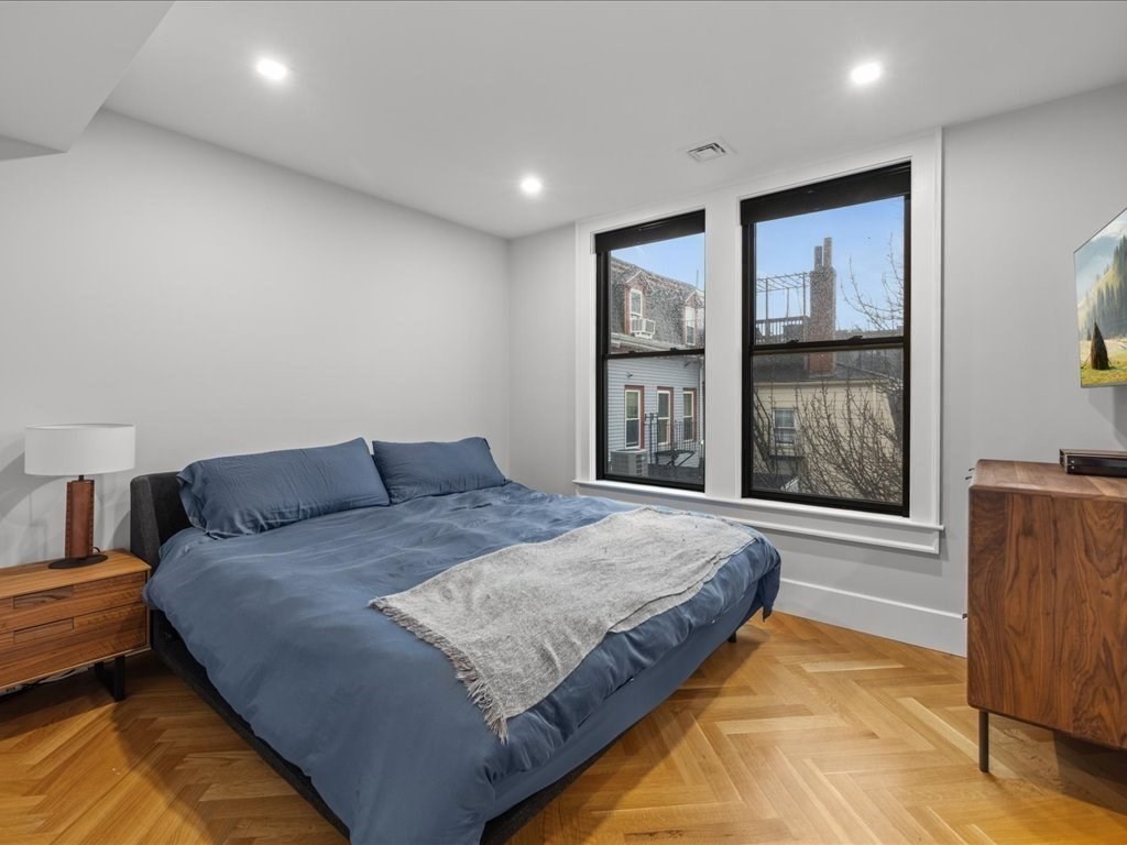 760 E Broadway Unit: U:2