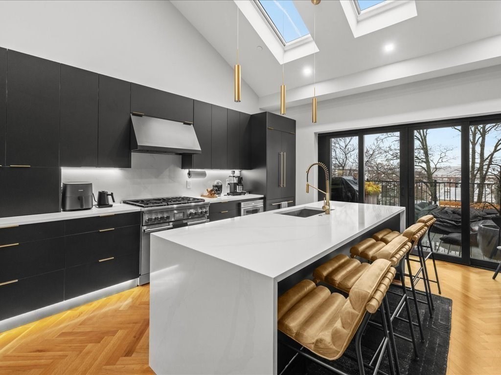 760 E Broadway Unit: U:2