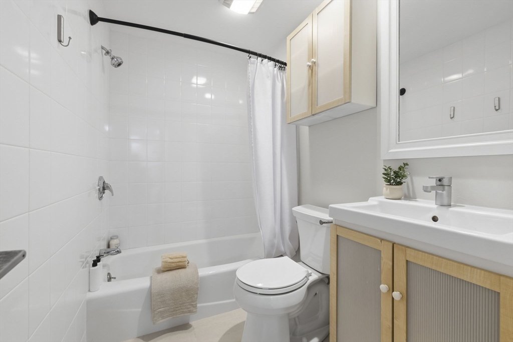 363 Marlborough St # 2