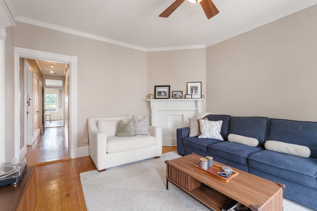 639 E 7th St. # 3
