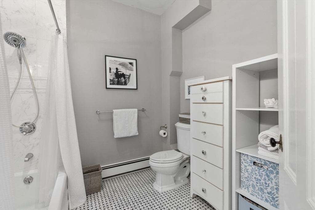 639 E 7th St. # 3