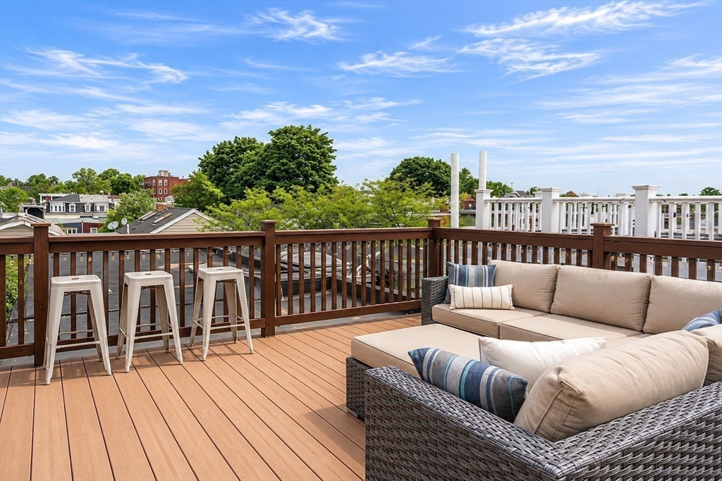 639 E 7th St. # 3