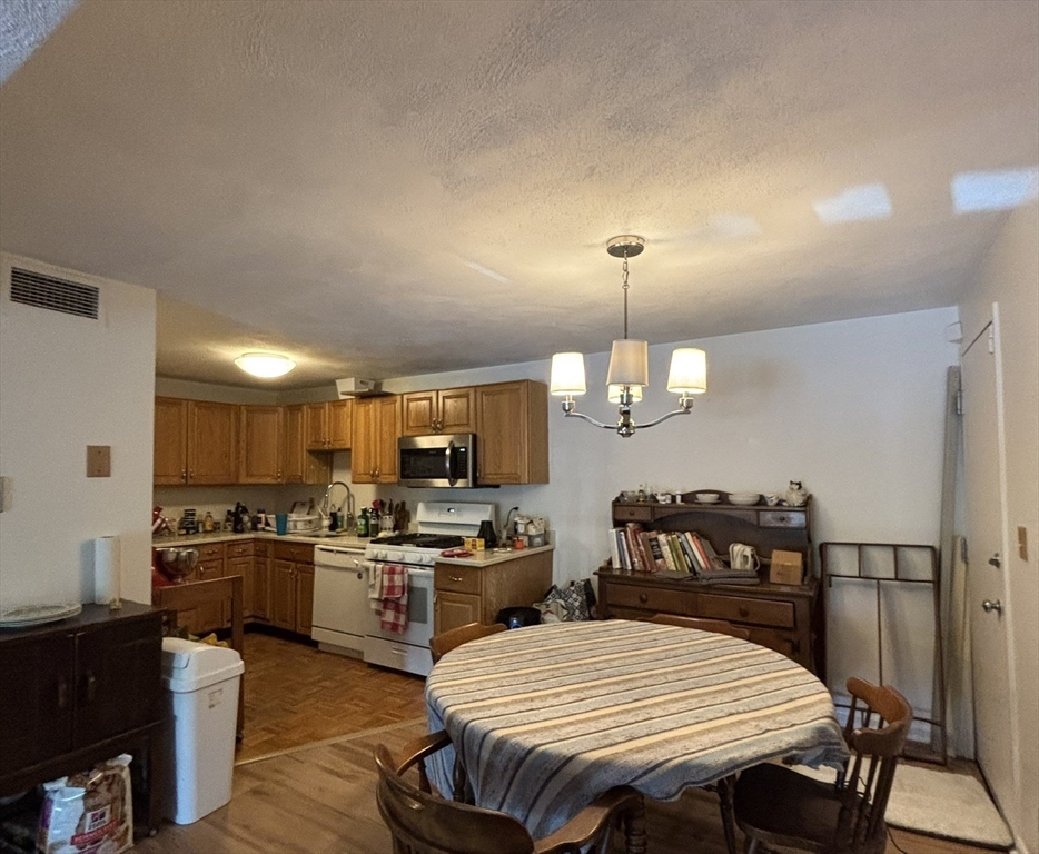 1216 Vfw Pkwy # 43