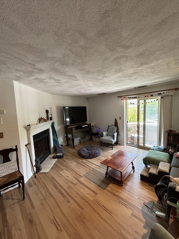 1216 Vfw Pkwy # 43
