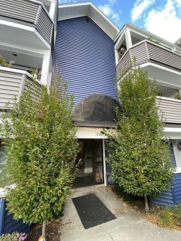 1216 Vfw Pkwy # 43