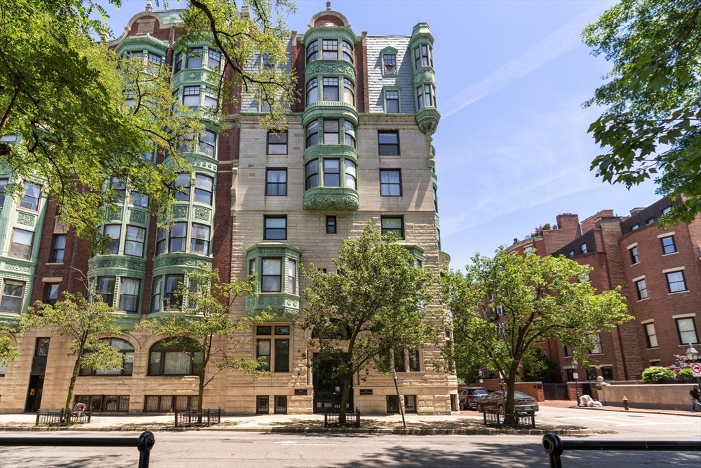 10 Charlesgate E # 501
