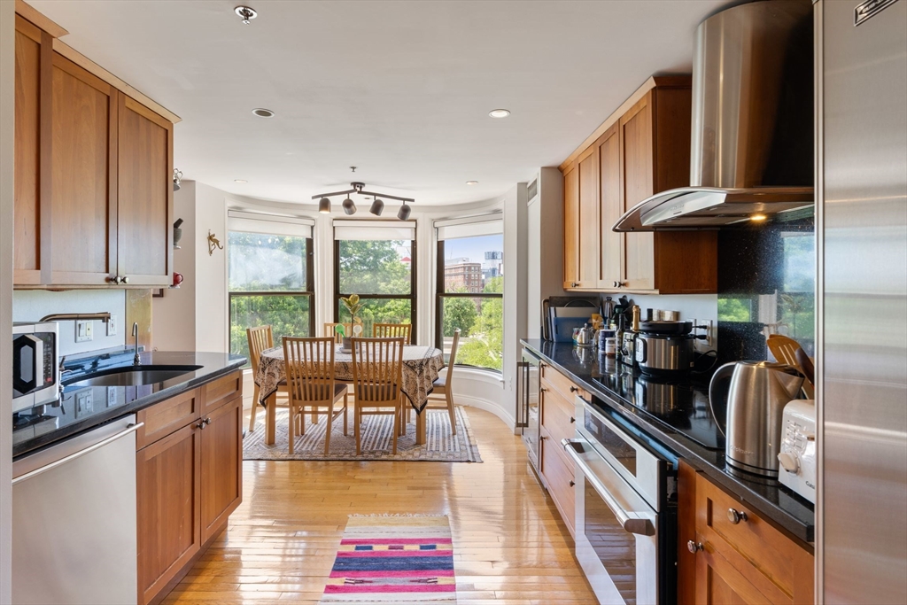 10 Charlesgate E # 501