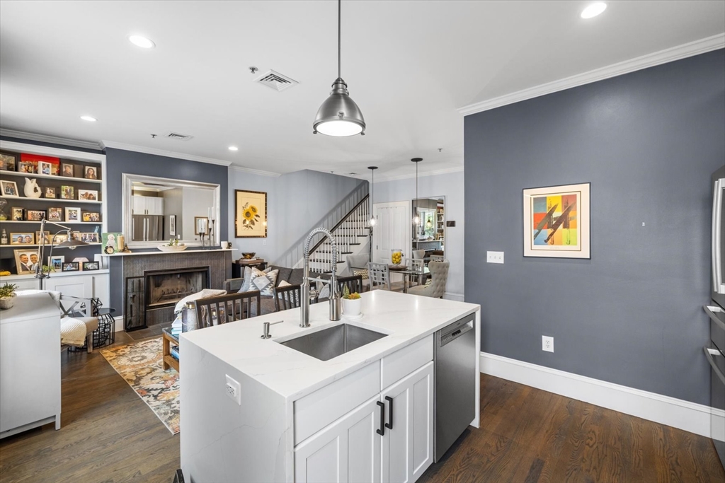 578 Massachusetts Ave # 3