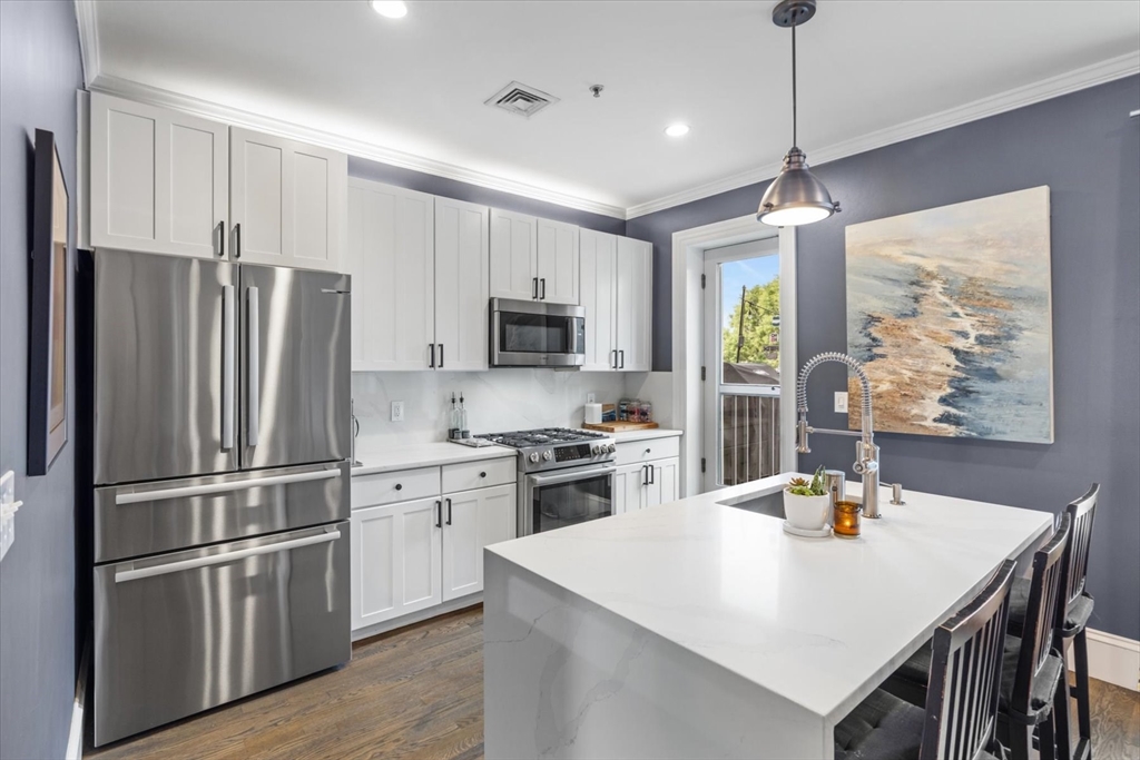 578 Massachusetts Ave # 3
