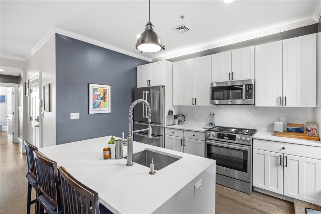 578 Massachusetts Ave # 3