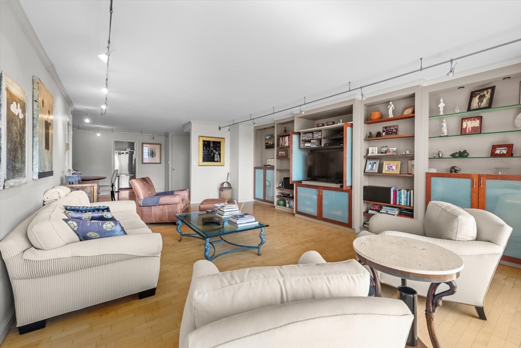 180 Beacon # 15B