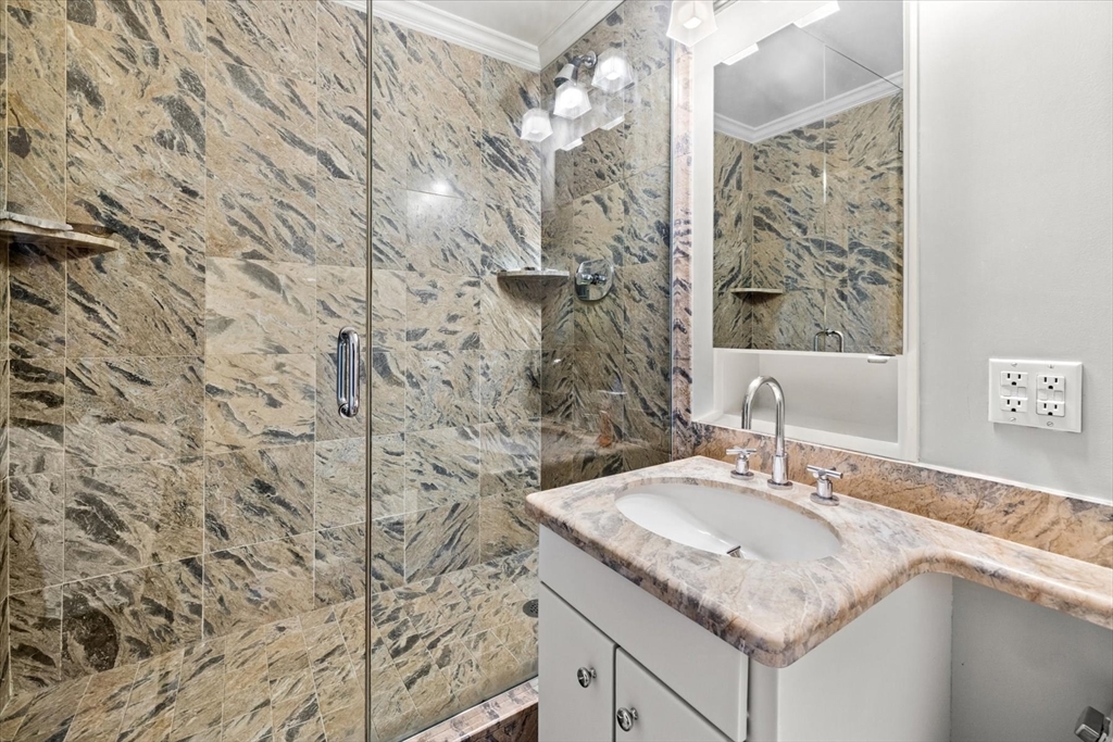 180 Beacon # 15B