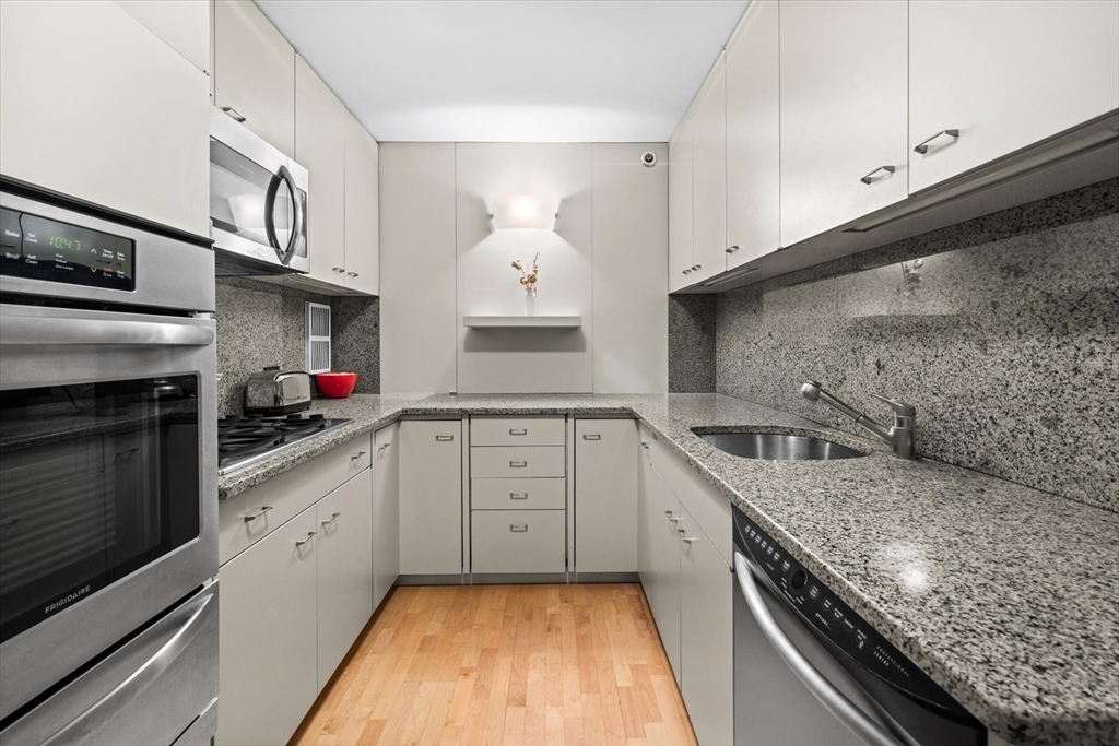 180 Beacon # 15B