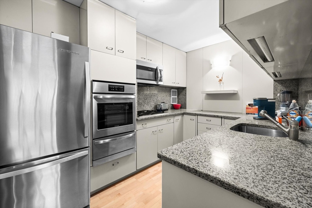 180 Beacon # 15B