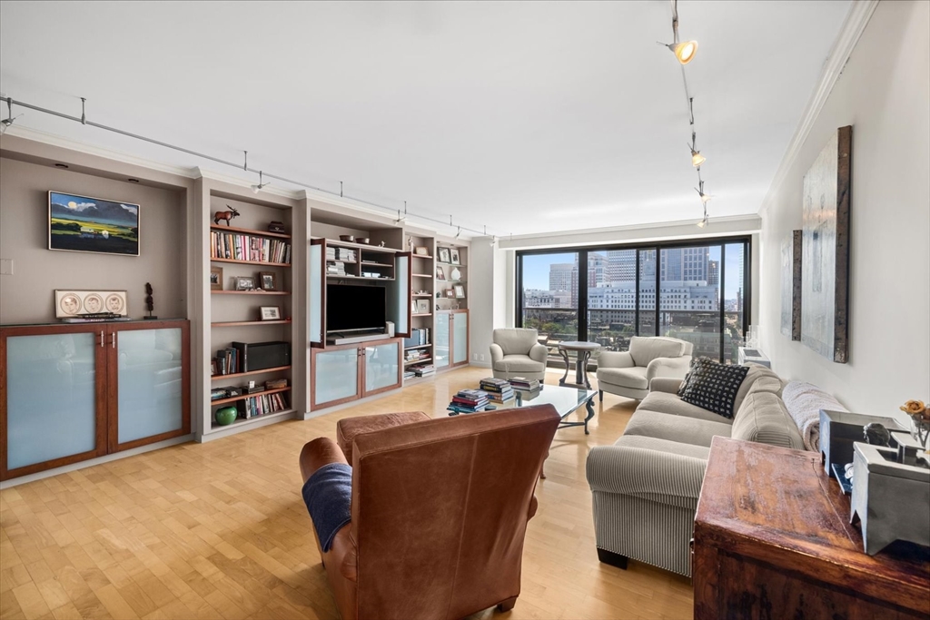 180 Beacon # 15B