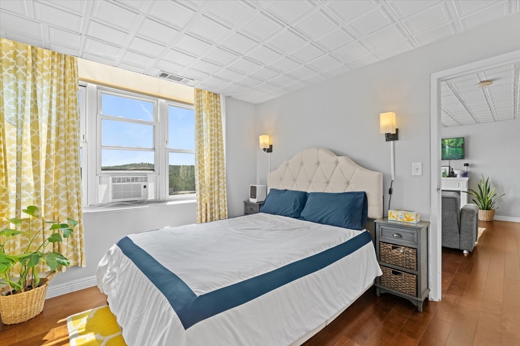 340 Main St # 709