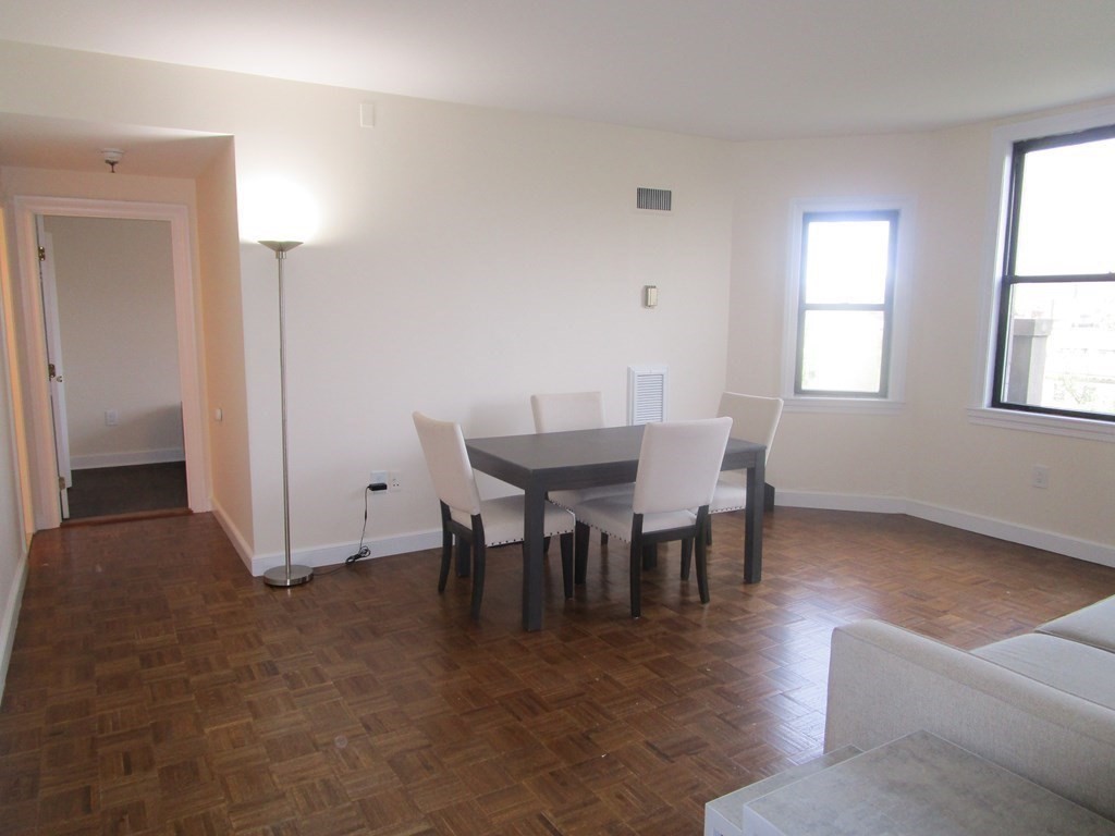 390 Commonwealth # 709
