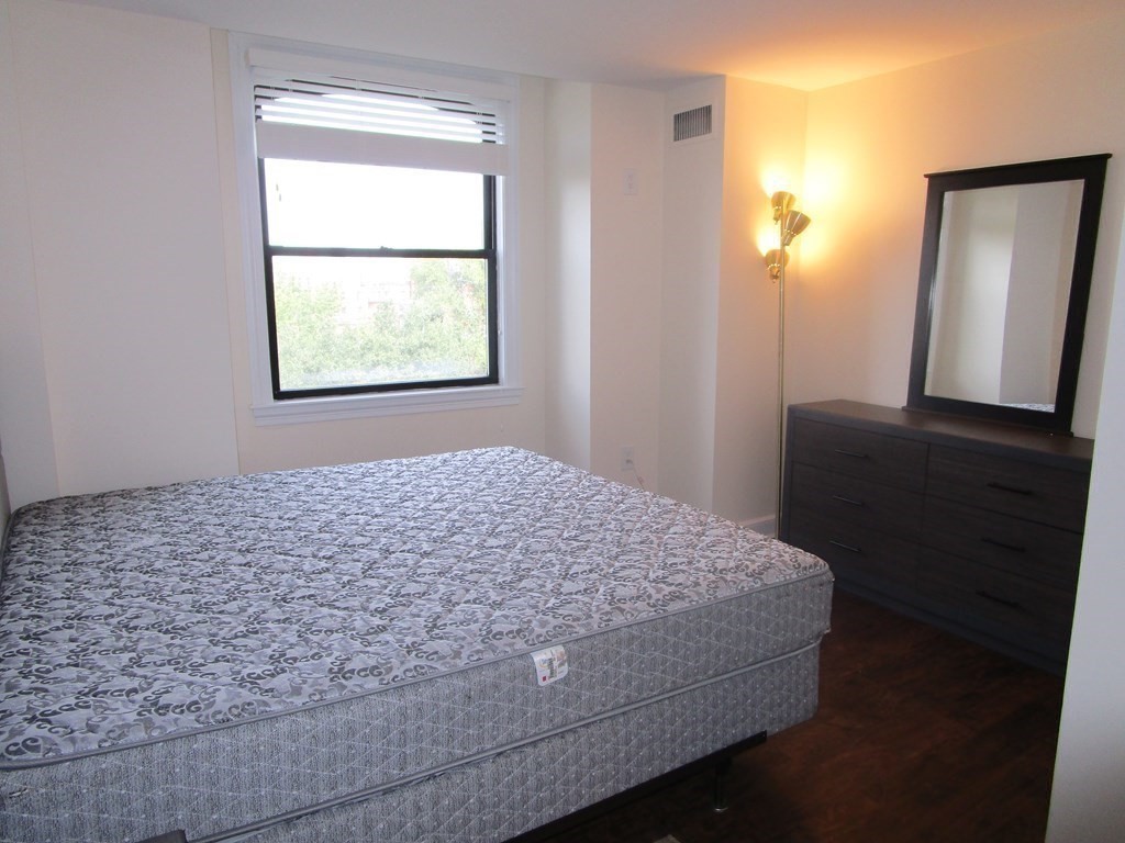 390 Commonwealth # 709