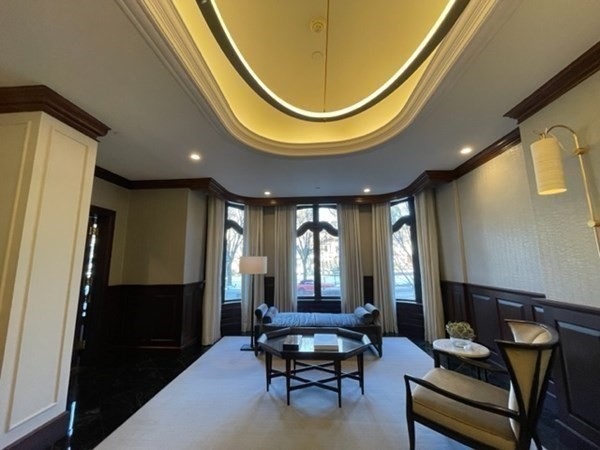 390 Commonwealth # 709