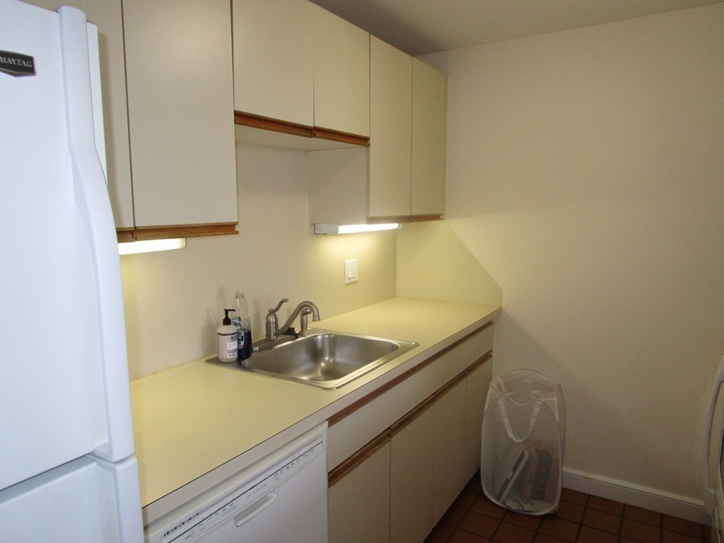 390 Commonwealth # 709