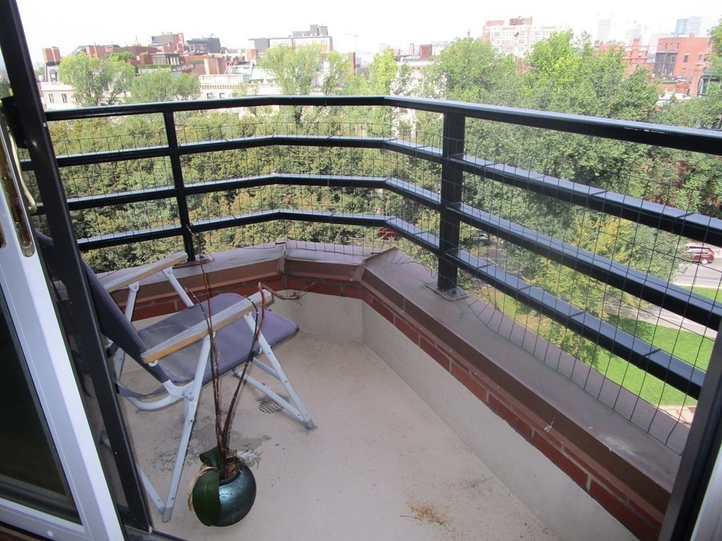 390 Commonwealth # 709