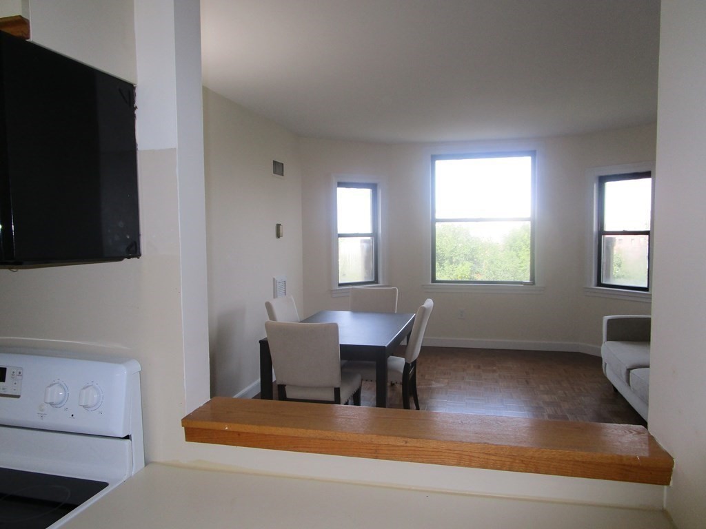 390 Commonwealth # 709