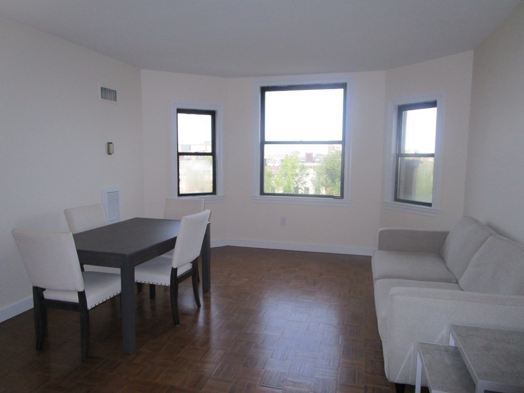 390 Commonwealth # 709