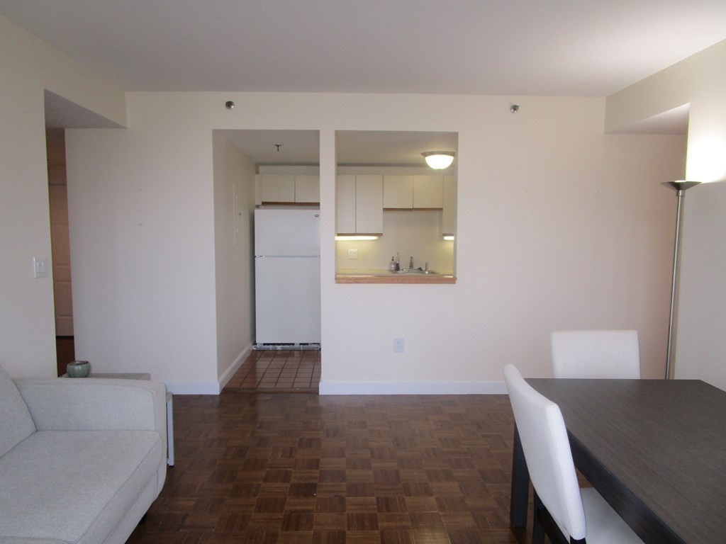 390 Commonwealth # 709