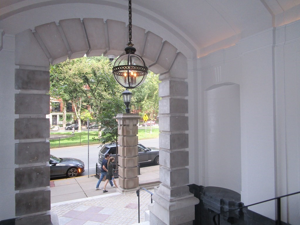 390 Commonwealth # 709