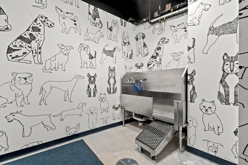 1515 Commonwealth Ave # 606