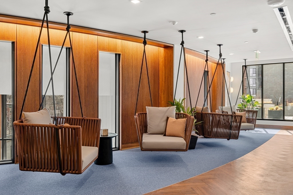 1515 Commonwealth Ave # 606