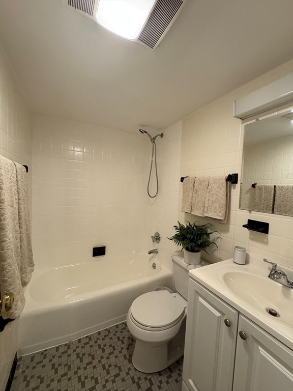 1480 Commonwealth Ave # 2