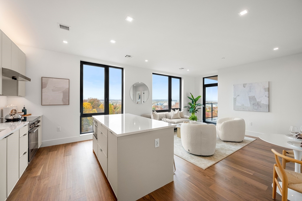 1515 Commonwealth # 806