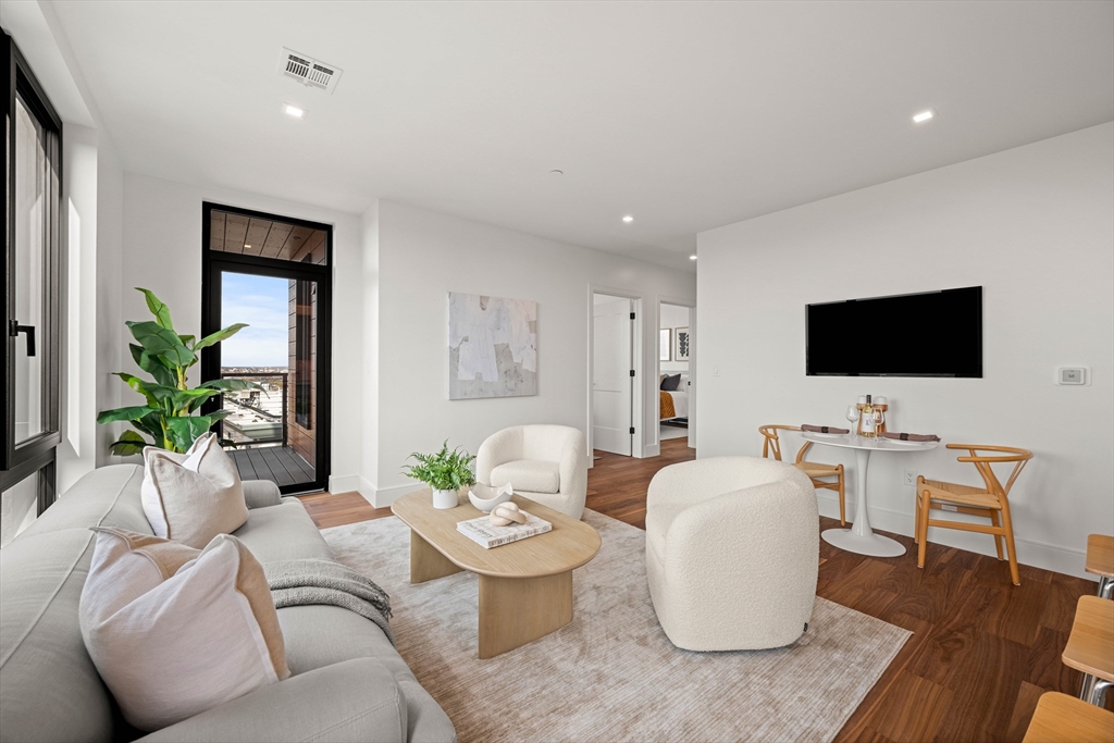 1515 Commonwealth # 806