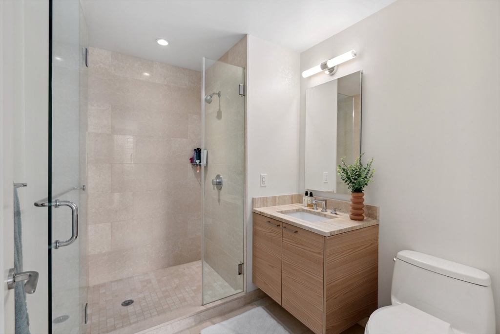 1 Franklin St # 2507