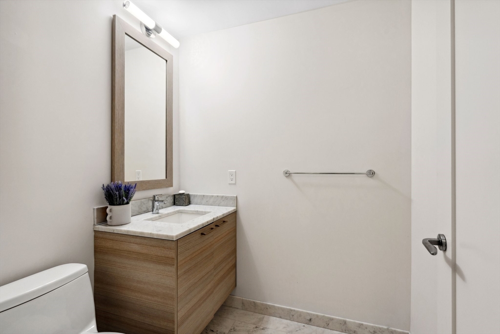 1 Franklin St # 2507