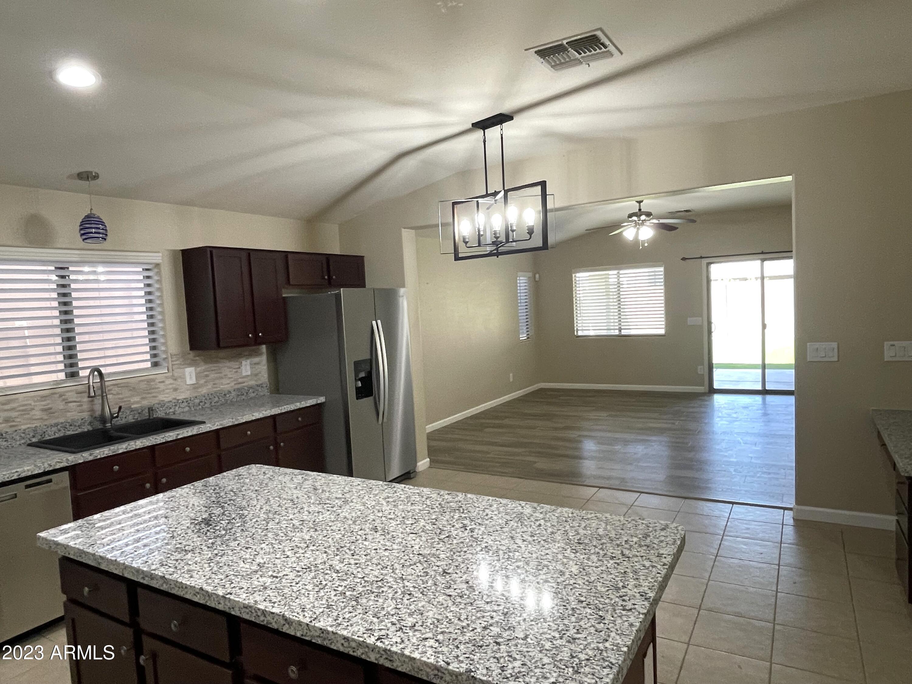 1198 E ANGELINE Avenue