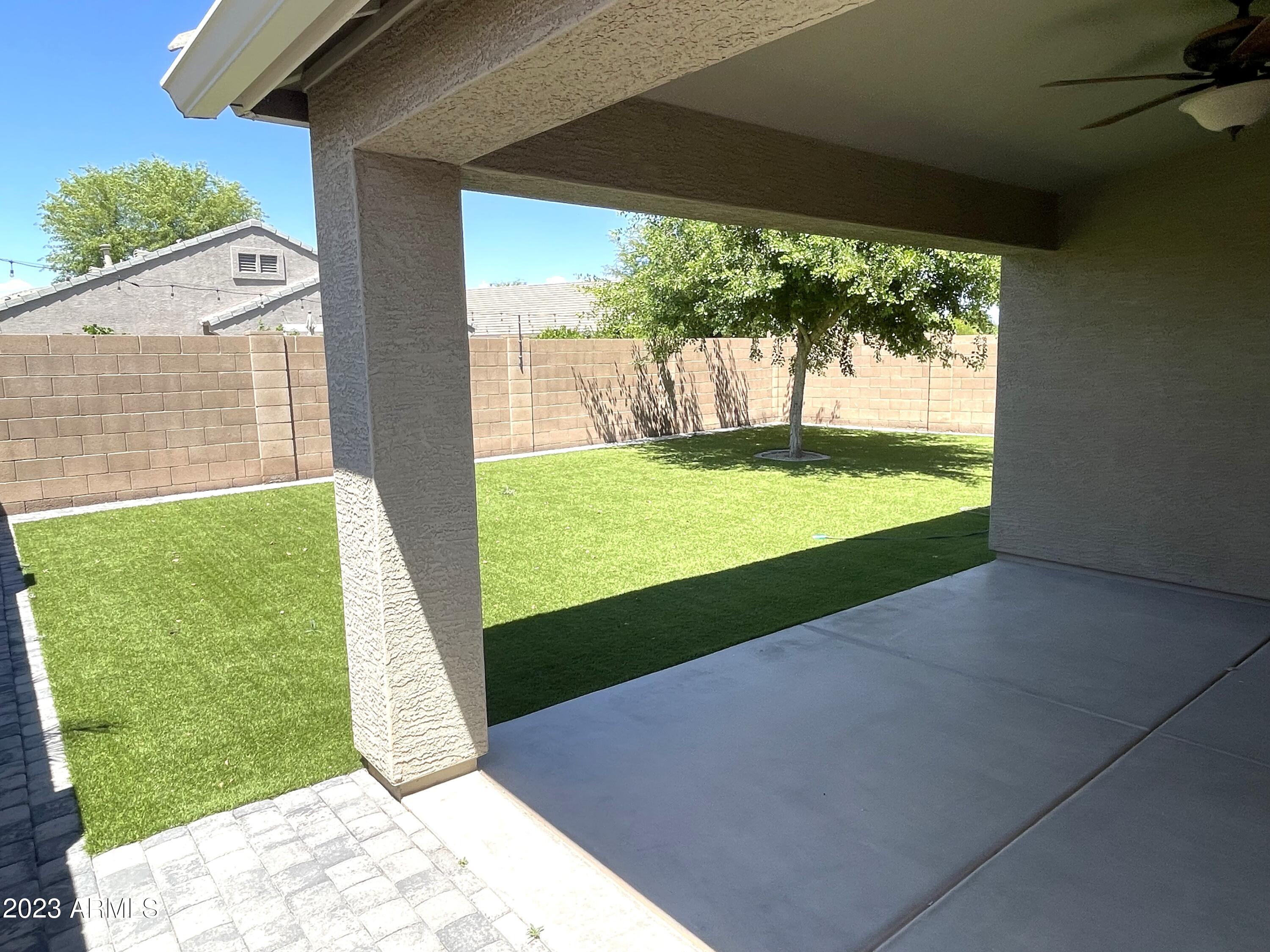 1198 E ANGELINE Avenue