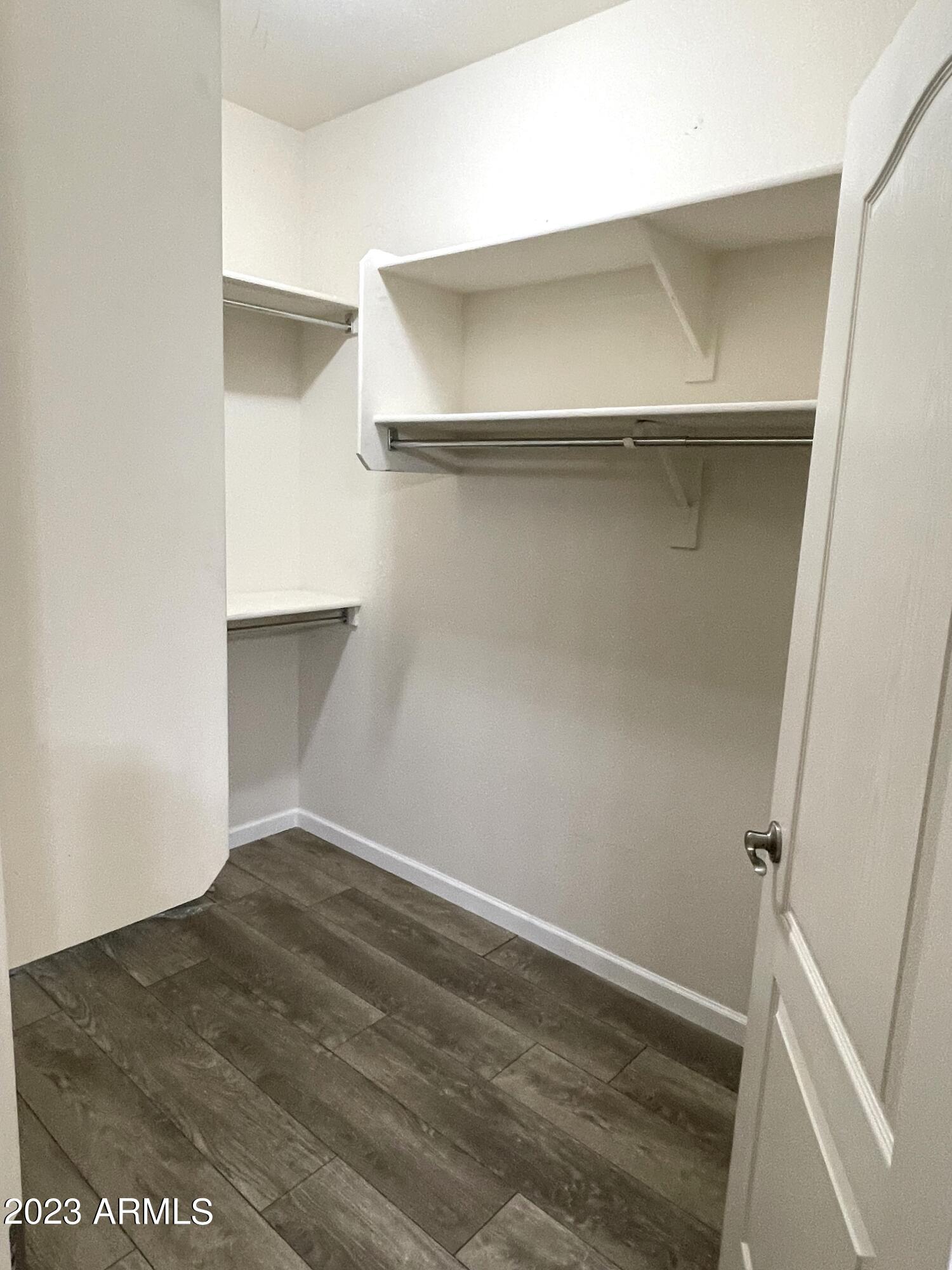 1198 E ANGELINE Avenue