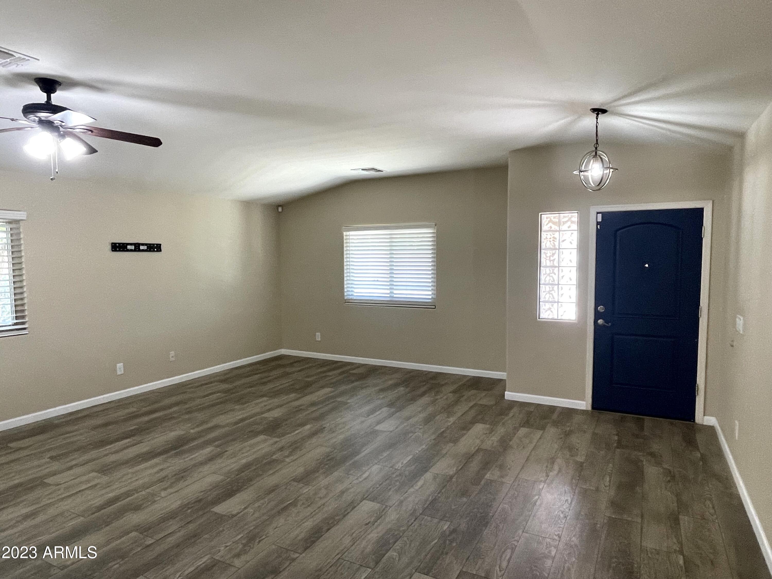 1198 E ANGELINE Avenue